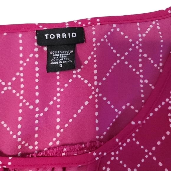 TORRID Geometric Magenta  White Polka Dot Top Keyhole Georgette Blouse. US 0X - Picture 6 of 12